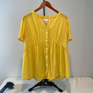Isabel maternity short sleeve top size medium.